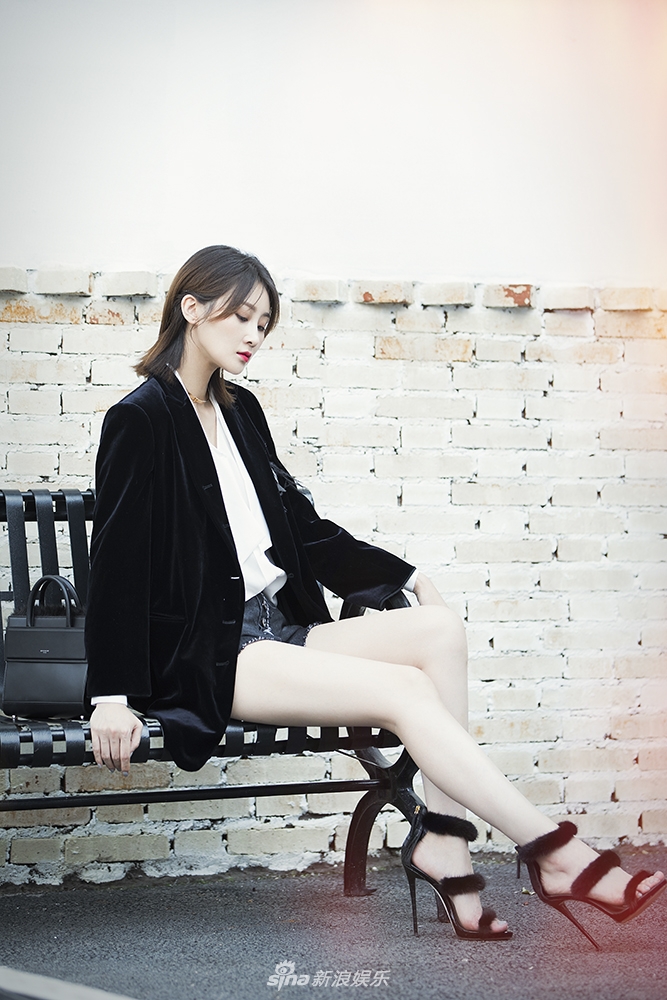 组图:林鹏初秋街拍曝光 个性搭配率性时尚