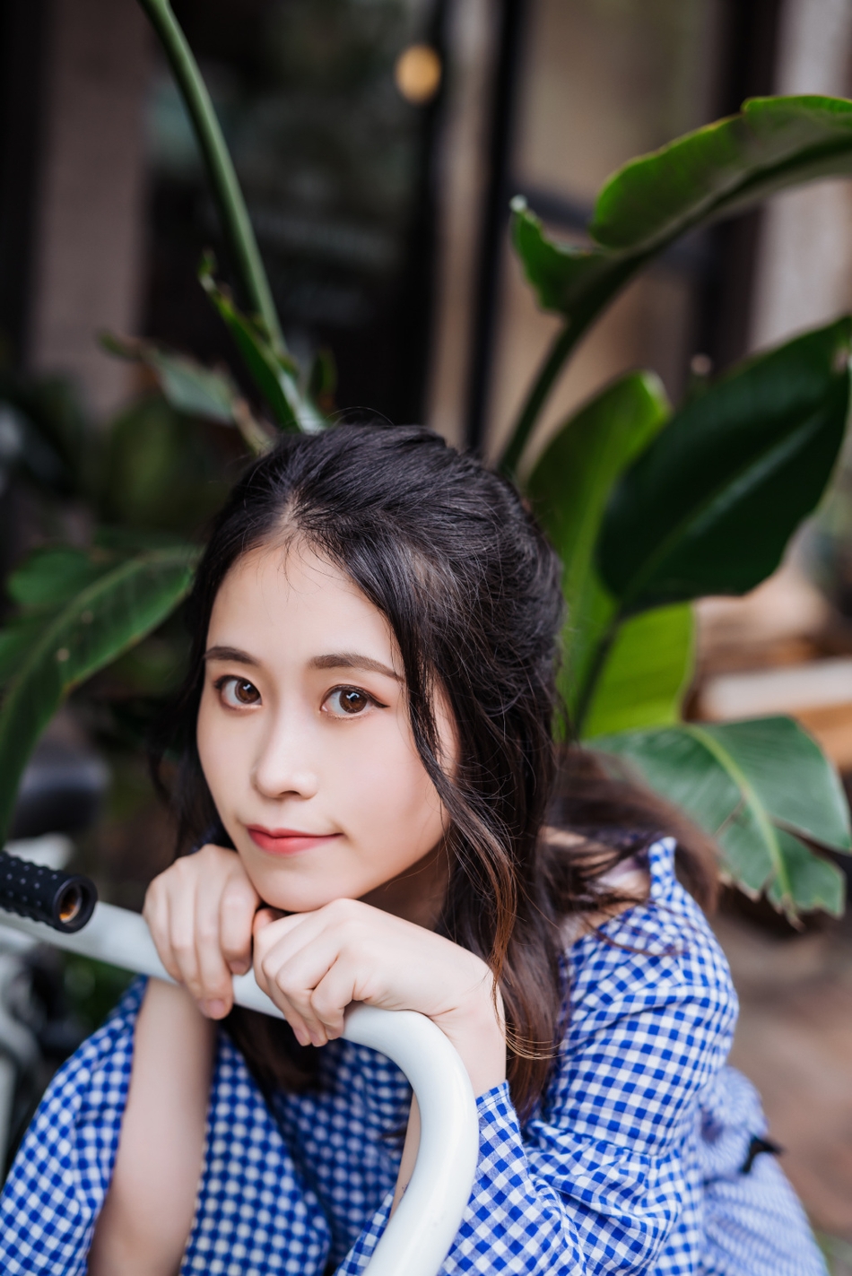 组图:办公室小野晒美照 私底下逛店撸猫很文青哦!_高清图集_新浪网