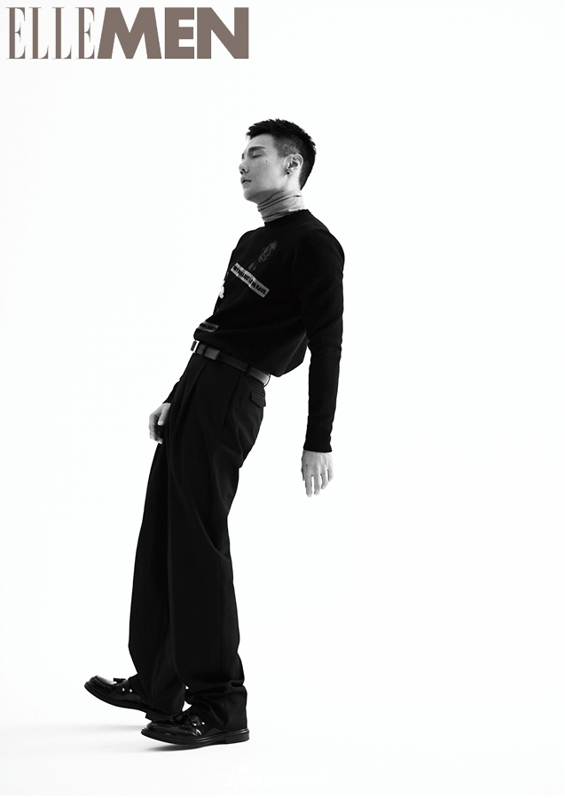 组图:李荣浩黑白绅士大片曝光 细腻演绎多重可塑性