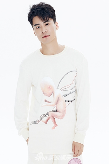 组图:王璐硬汉变身"小鲜肉" 时尚感爆棚狂圈粉