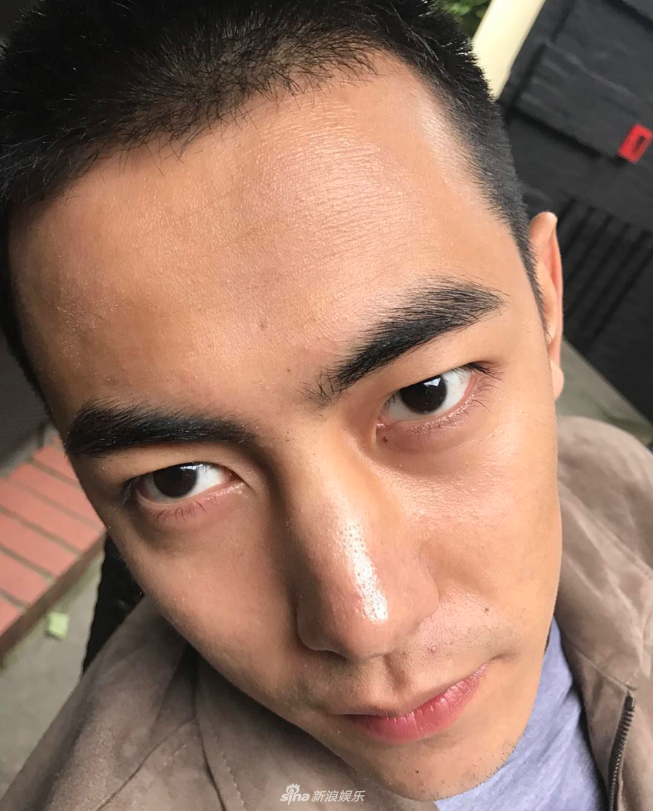 1/ 26新浪娱乐讯 日前,阚清子模特男友纪凌尘参加《亲爱的客栈》帅气