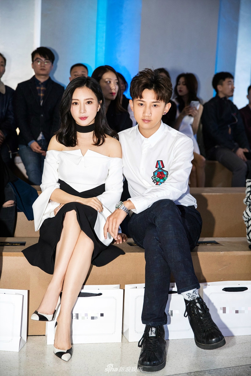 新浪娱乐讯 日前,内地青年男演员梁振伦受邀某品牌18春夏大秀.