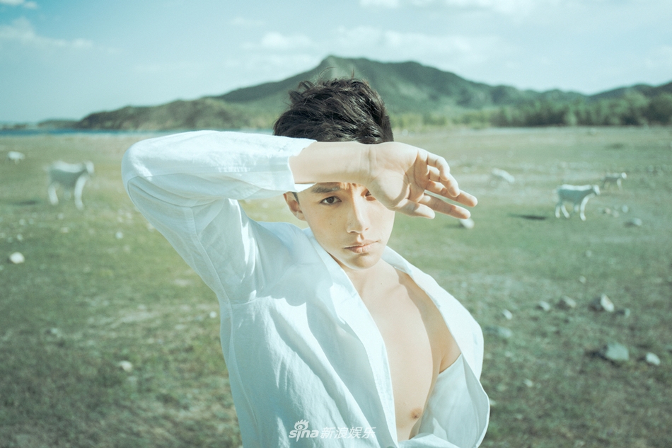 组图代旭秋季户外写真演绎慵懒温暖熟男魅力