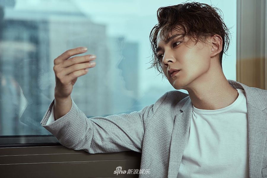 闫肃戏里戏外反差大 "假昆金"湿发魅力满分