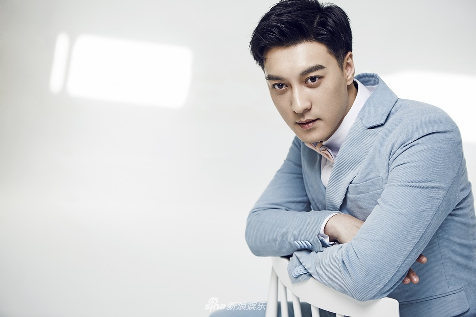 组图:何建泽型男写真眉目如画 活力满满电眼威力足