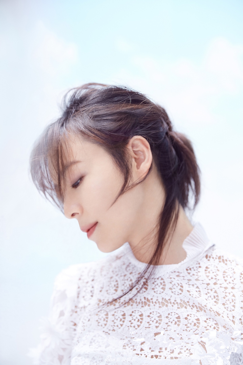 组图:张静初清新唯美写真小露性感 仙气脱俗飘逸淡雅