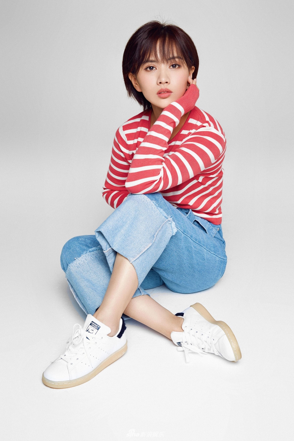 组图:梁缘曝光清新短发写真 尽显清澈透亮的质感美