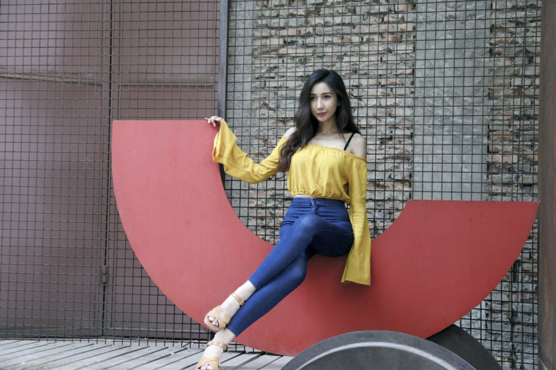 组图老板娘杨凯迪写真曝光大长腿引网友疯狂打call