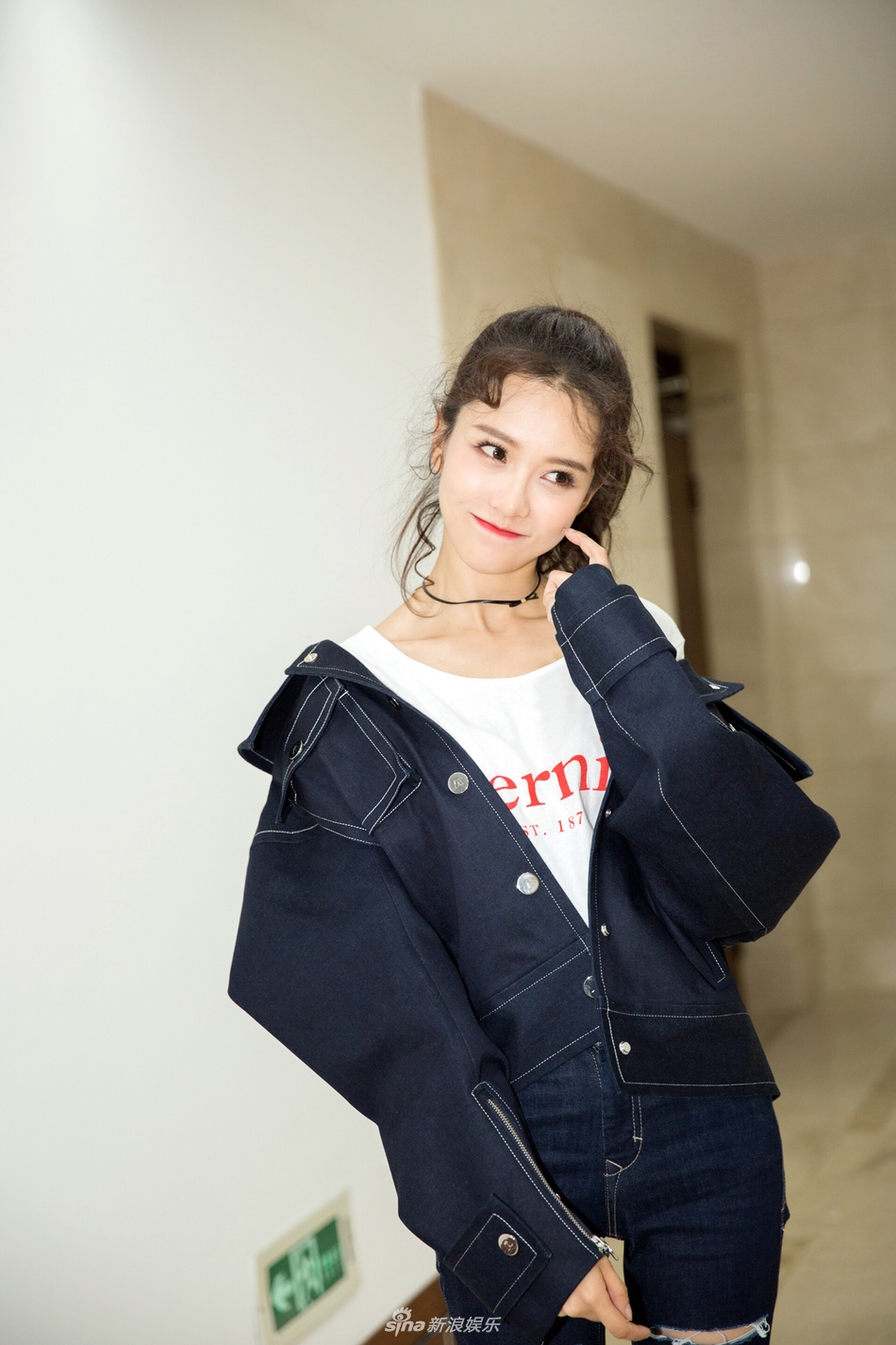 组图:黄一琳亮相新片发布会 优雅大方灵气十足