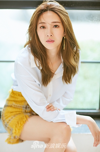 组图:胡丹丹最新写真曝光 时尚简约气质优雅