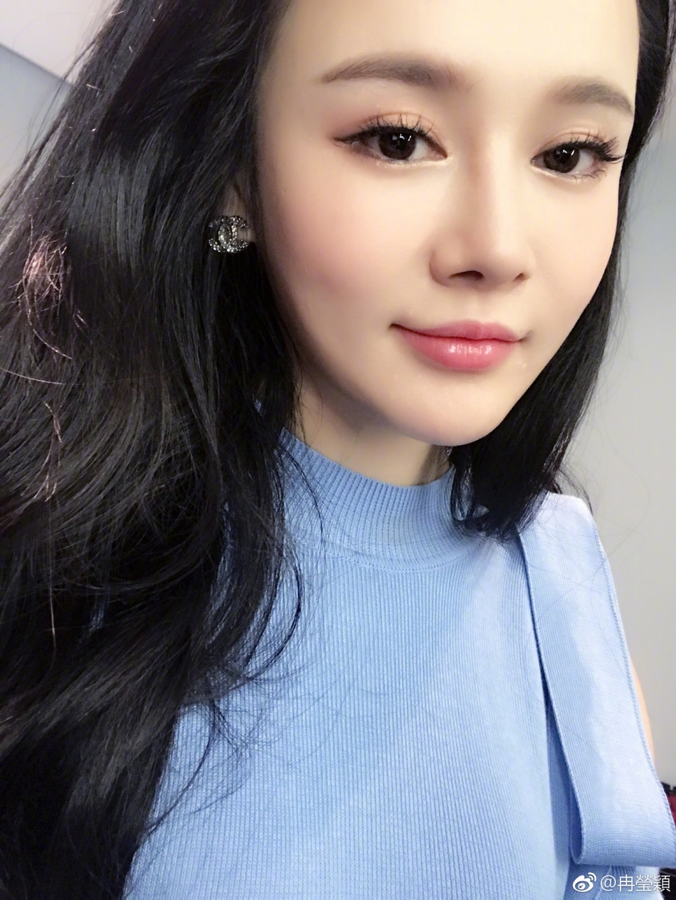 邹市明娇妻冉莹颖晒美照关注女性健康运动让你更粉红图