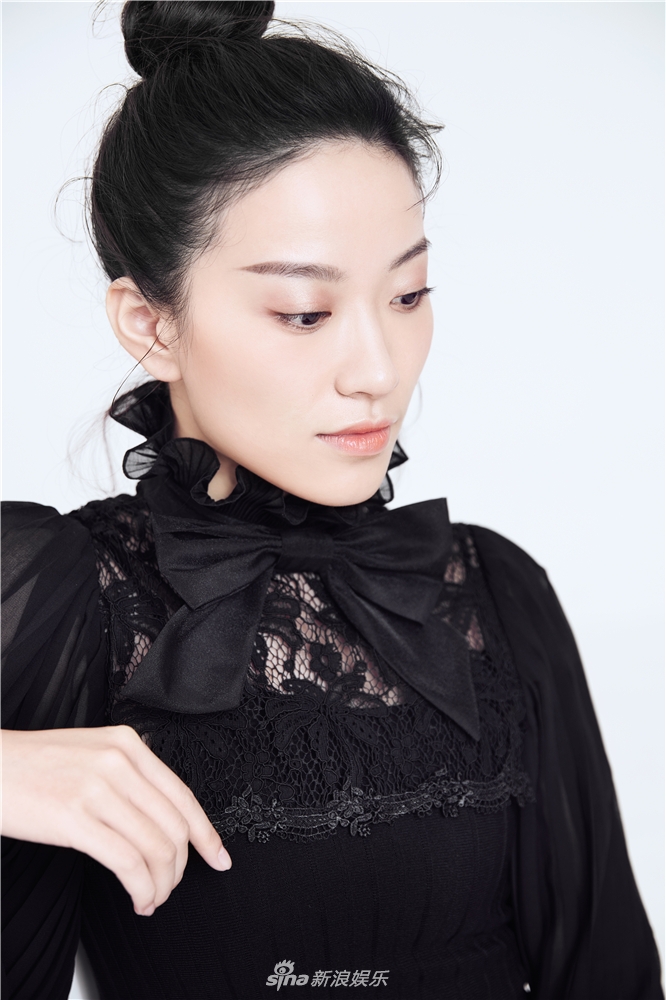 组图:陆露写真大片来袭 温婉优雅气质动人