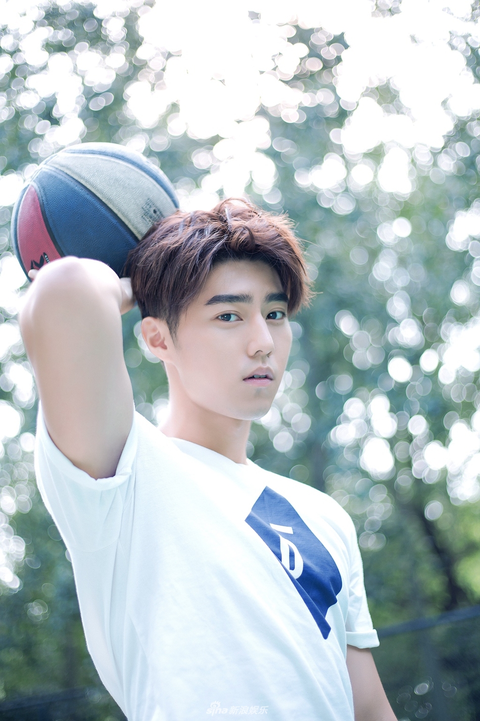 组图:赵东泽运动风大片曝光 阳光满分展少年活力