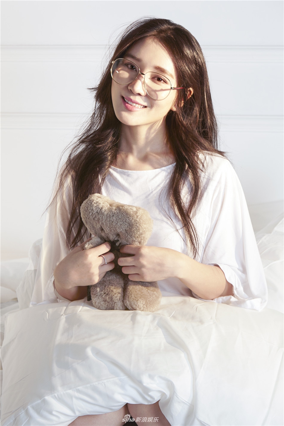 组图:蓉卓居家写真甜美来袭 慵懒文艺不失俏皮_高清图集_新浪网