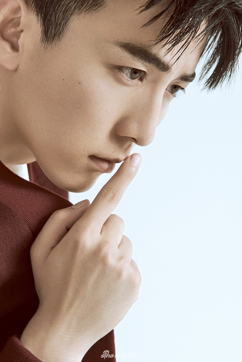 李川杂志写真变身长腿暖男 棱角分明帅气十足