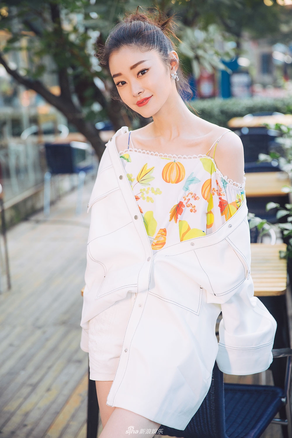 组图:宋轶担任品牌推广大使 清爽时尚切合度高