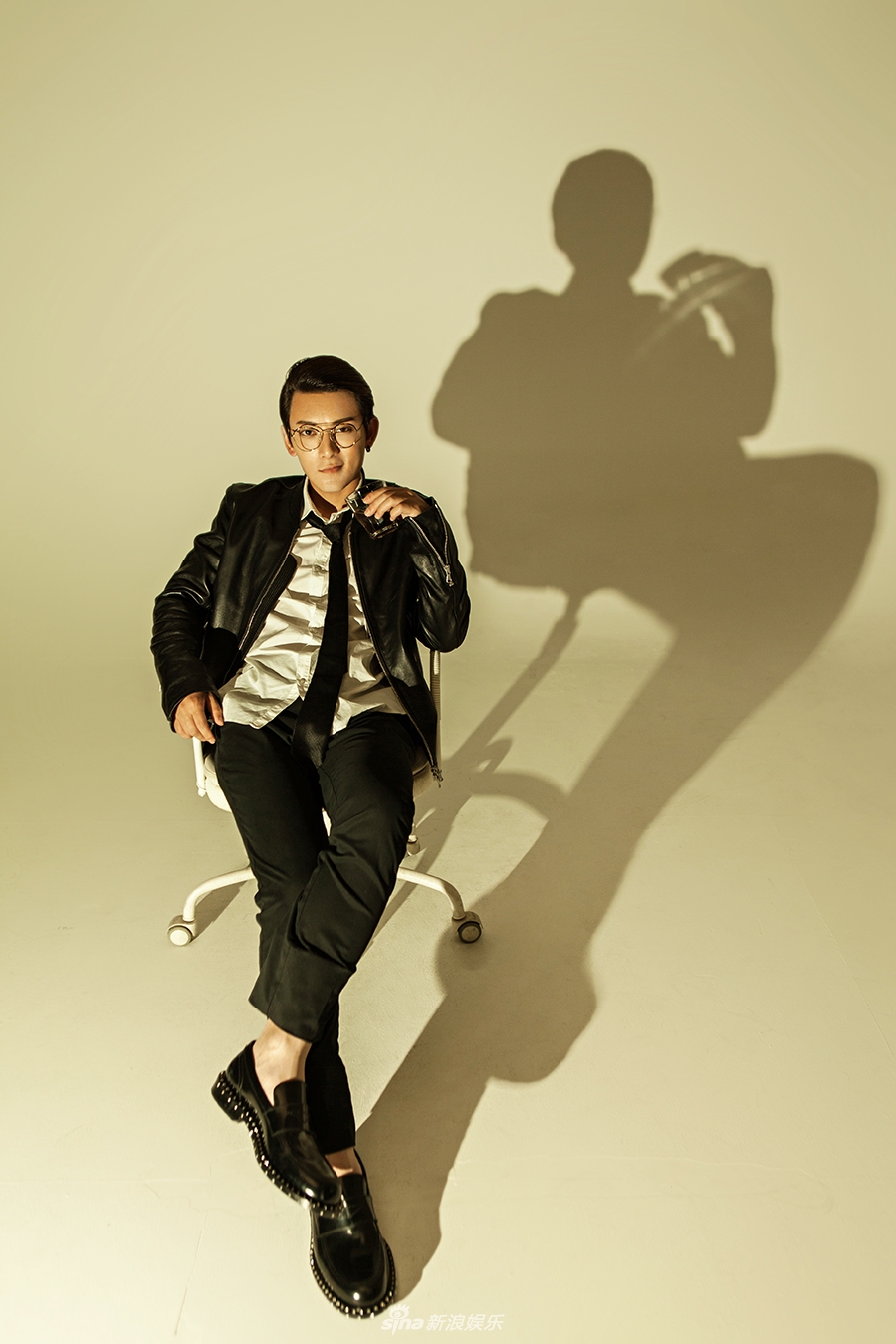 组图:陈翔挑战复古style 桀骜不羁释放"玩世"魅力