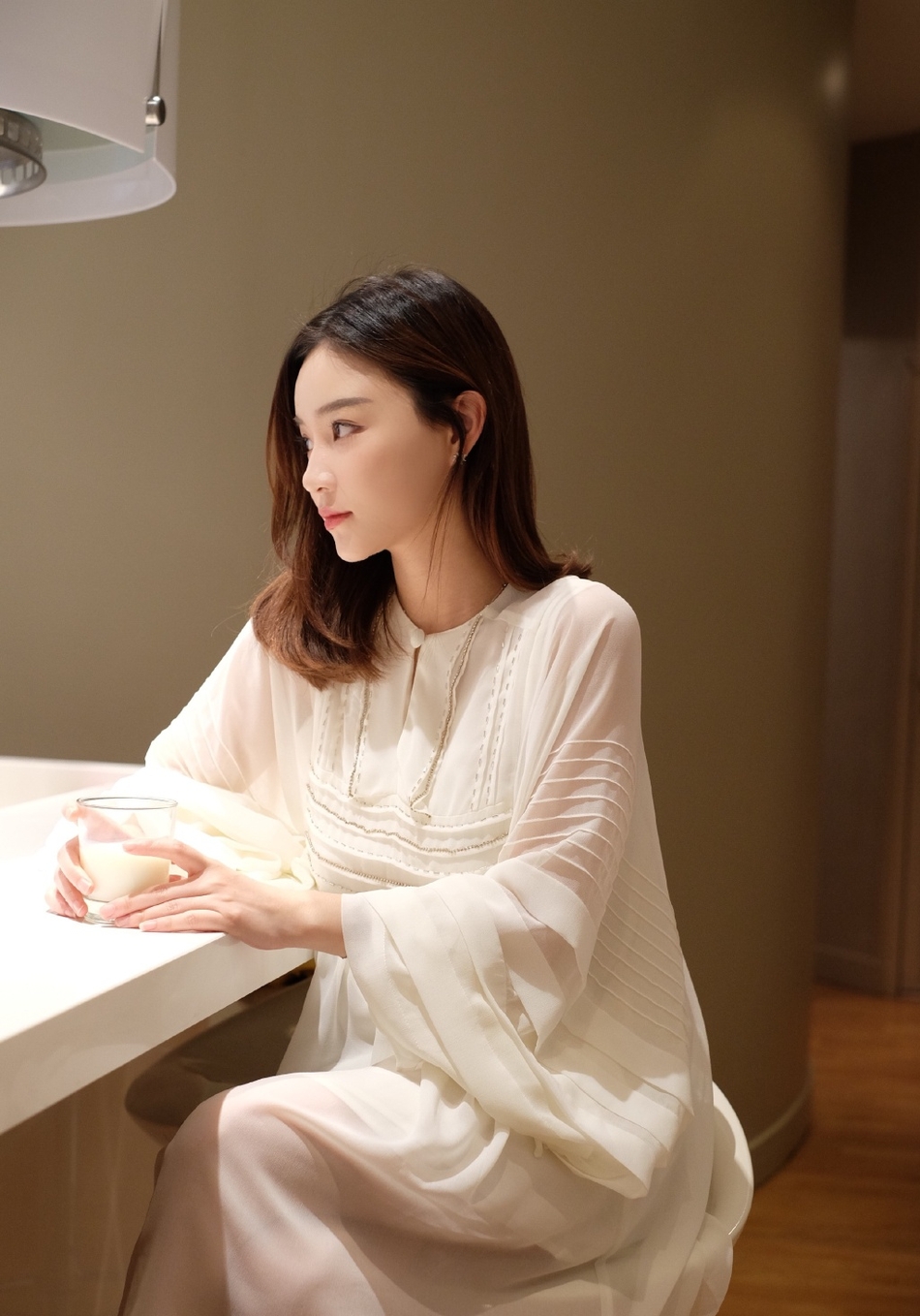 组图:思聪前女友雪梨孕期喝奶补充营养 上围暴涨
