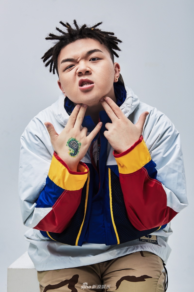 组图:嘻哈选手艾福杰尼写真曝光 表情百变活力无限