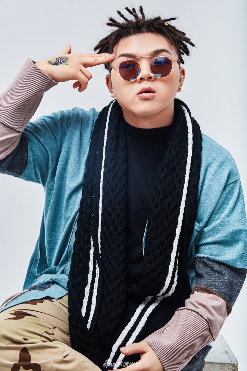 组图:嘻哈选手艾福杰尼写真曝光 表情百变活力无限