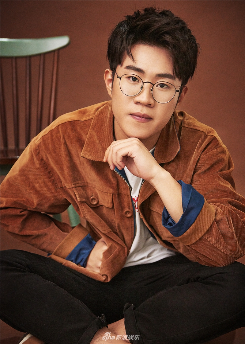 组图:王亮初冬写真玩转复古 演绎喜剧少年的另一面_高清图集_新浪网