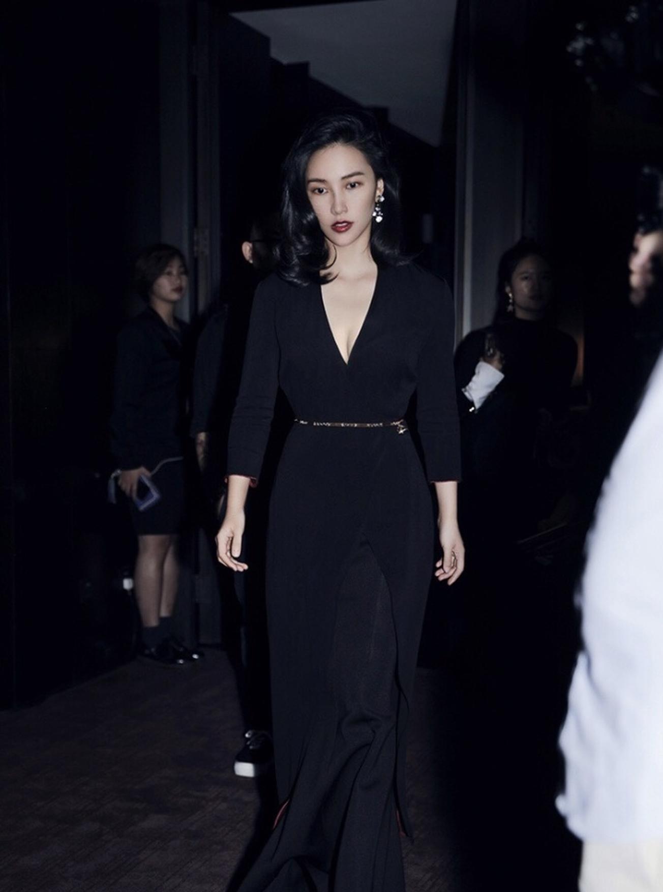 组图:摄影师陈漫深v长裙秀惹火身材 上演霸气"眼神杀"_高清图集_新浪