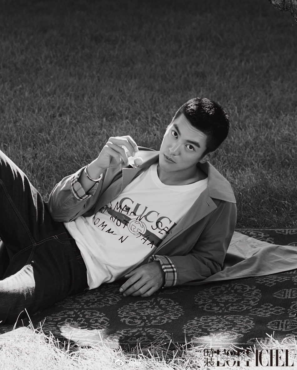 组图:杜江登年度特刊封面展野性荷尔蒙 湿身诱惑性感撩人