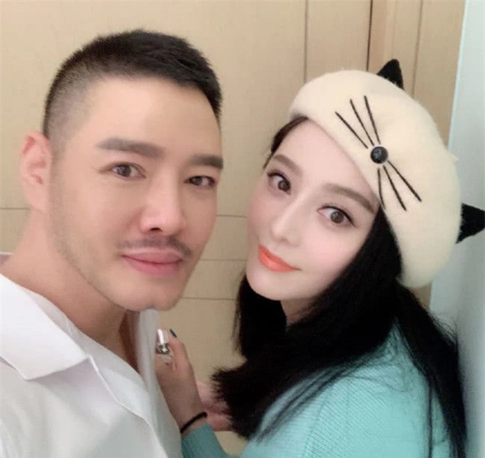 组图:网友偶遇范冰冰与张帅互动亲昵 穿粉色纱裙显年轻活力