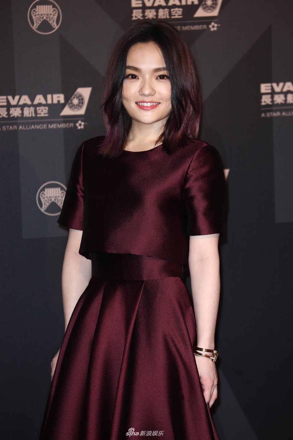 徐佳莹亮相金曲奖红毯 礼服老气似老艺术家