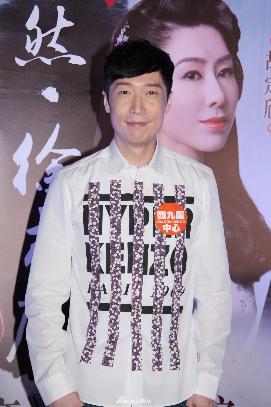 组图:马俊伟胡定欣合体亮相 "情侣装"显默契