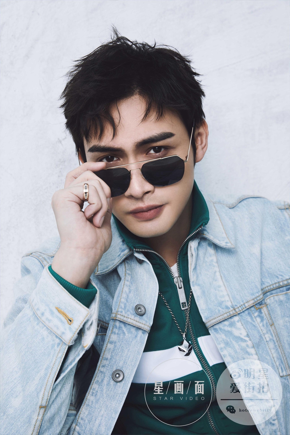 组图:百变型男张彬彬魅力上线 深情款款送暖意