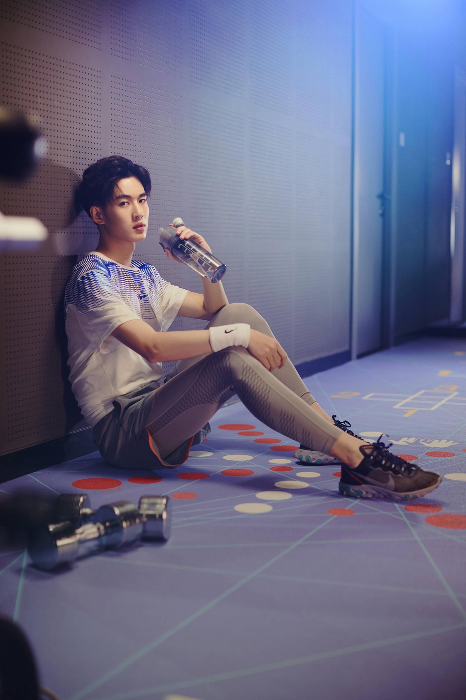 组图:易恒《明星制片人》半熟少年散发青春荷尔蒙