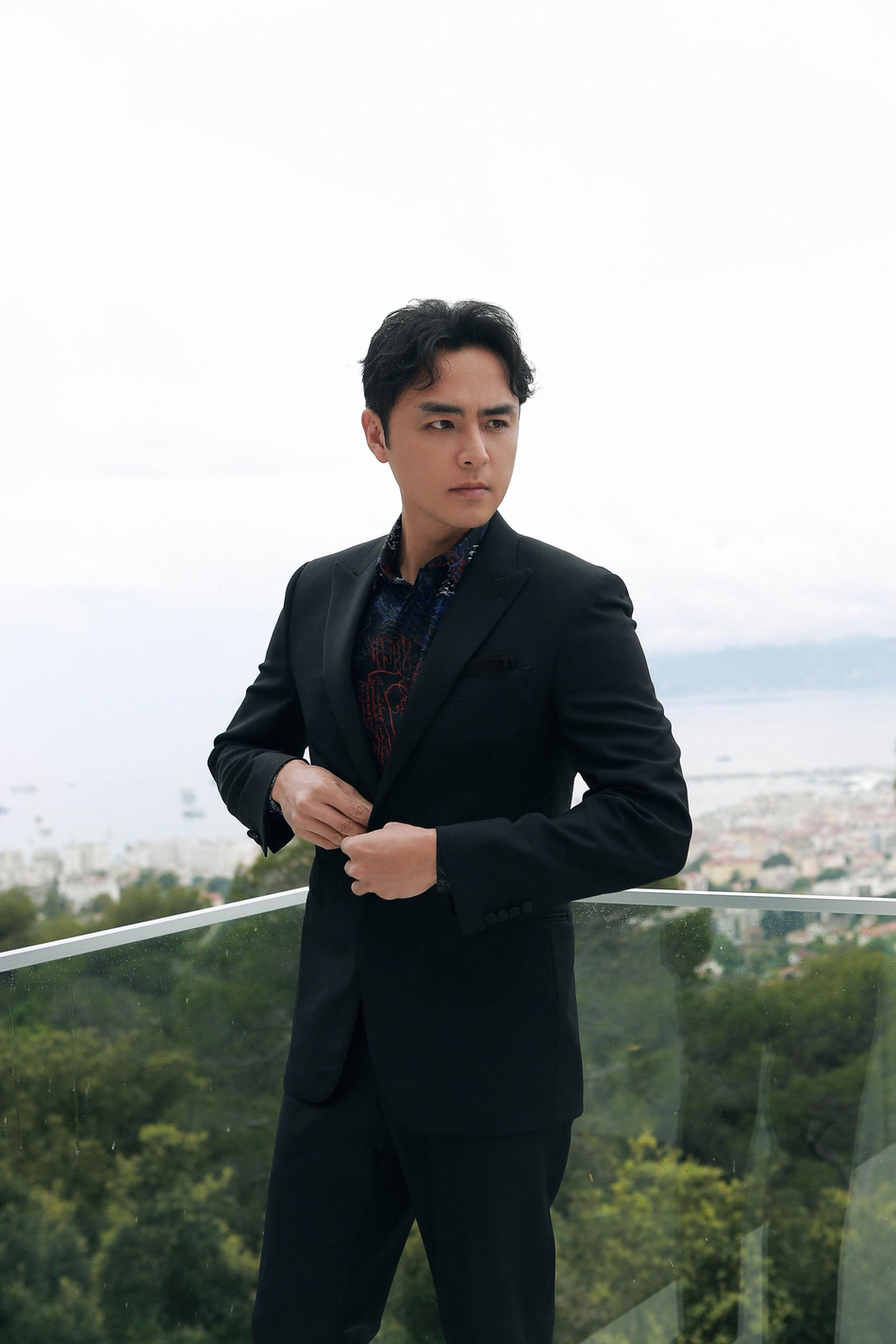 组图明道出席明星晚宴致敬时尚与电影文化