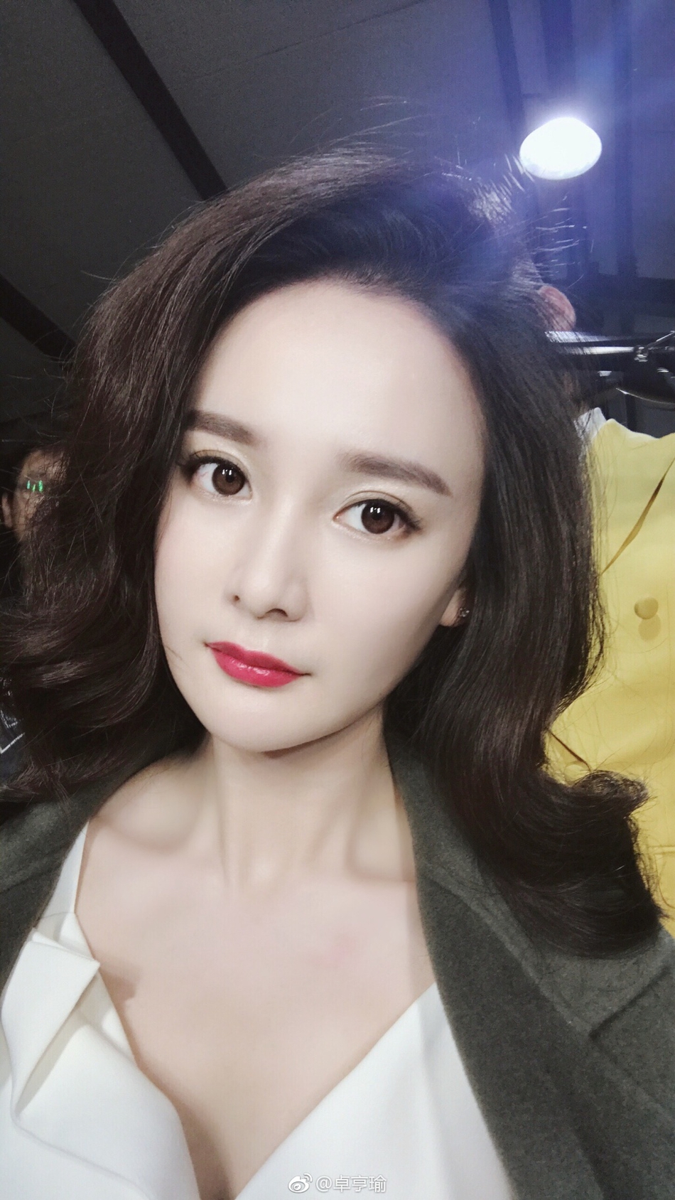 卓亨瑜曾在剧版《三生三世十里桃花》中充当杨幂替身爆红,与杨幂相似