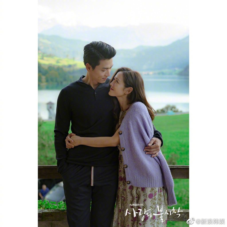 組圖：《愛的迫降》CP再同框！玄彬孫藝珍現身藝術大賞同步鼓掌