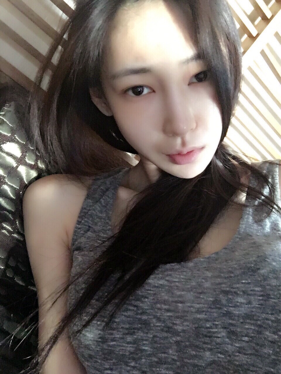 组图:李荣浩前女友陆瑶写真曝光 化身车模性感火辣吸睛max