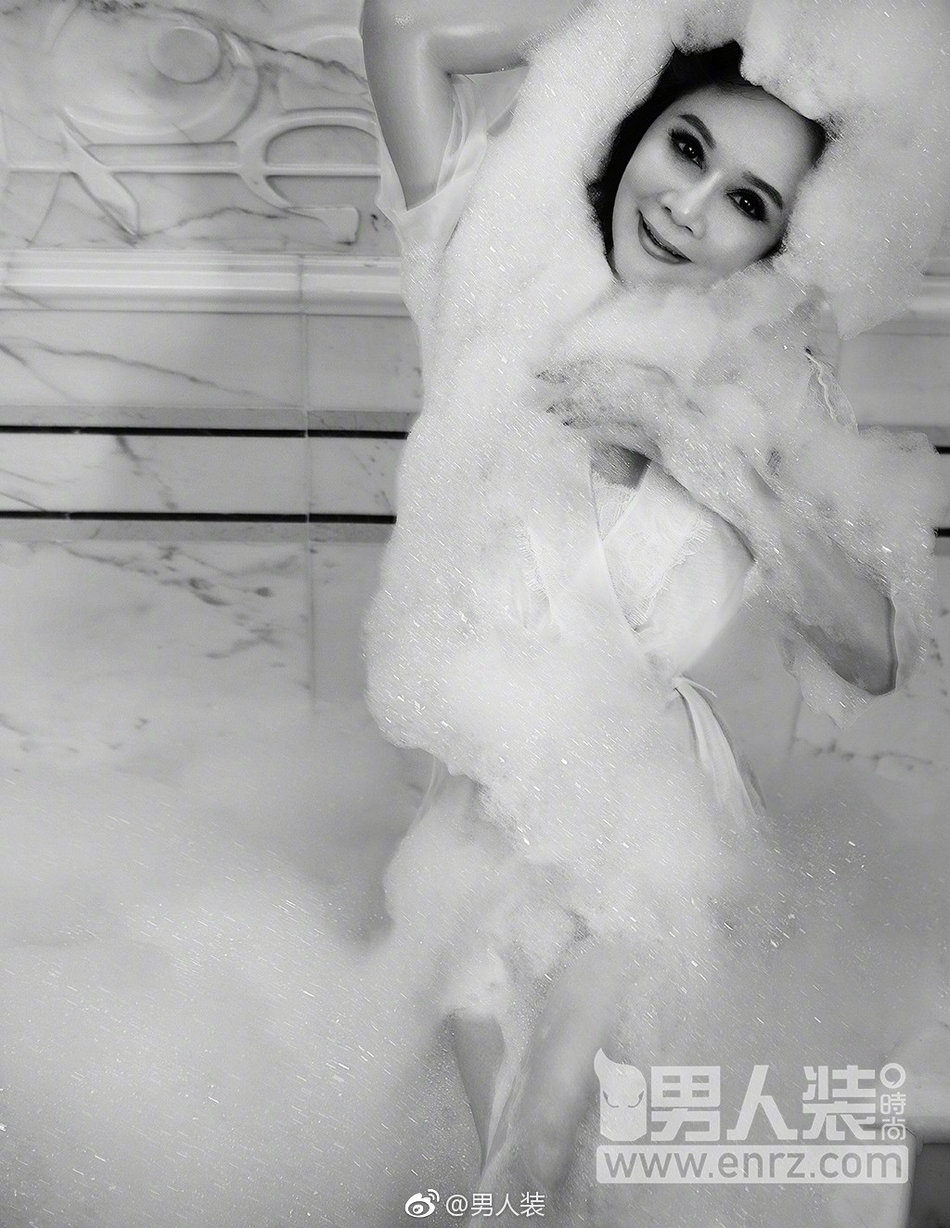 【组图】55岁蔡明登《男人装》被吐槽"老人家小心着凉"