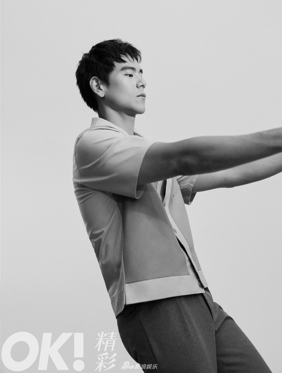组图 彭于晏最新大片展活力 脸型俊朗瞳孔深邃诠释型男魅力