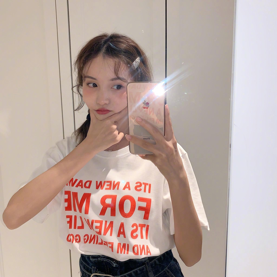 组图:网红林小宅卖萌自拍 俏皮吐舌清纯可爱少女感爆棚