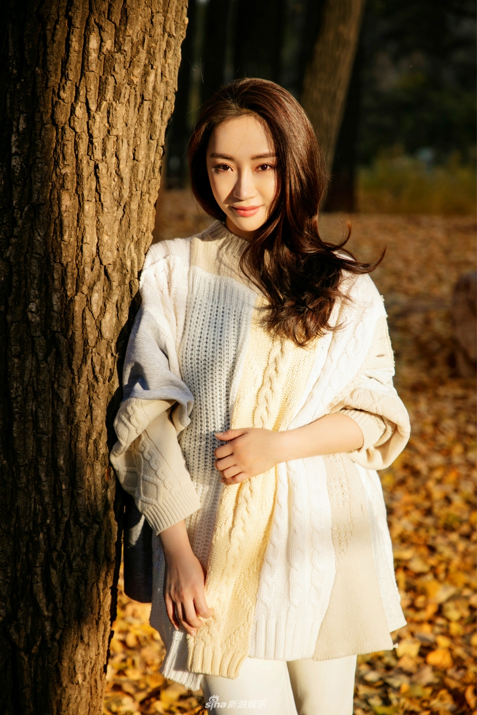 新浪娱乐讯 日前,演员爱新觉罗启星为某杂志拍摄的冬日大片曝光