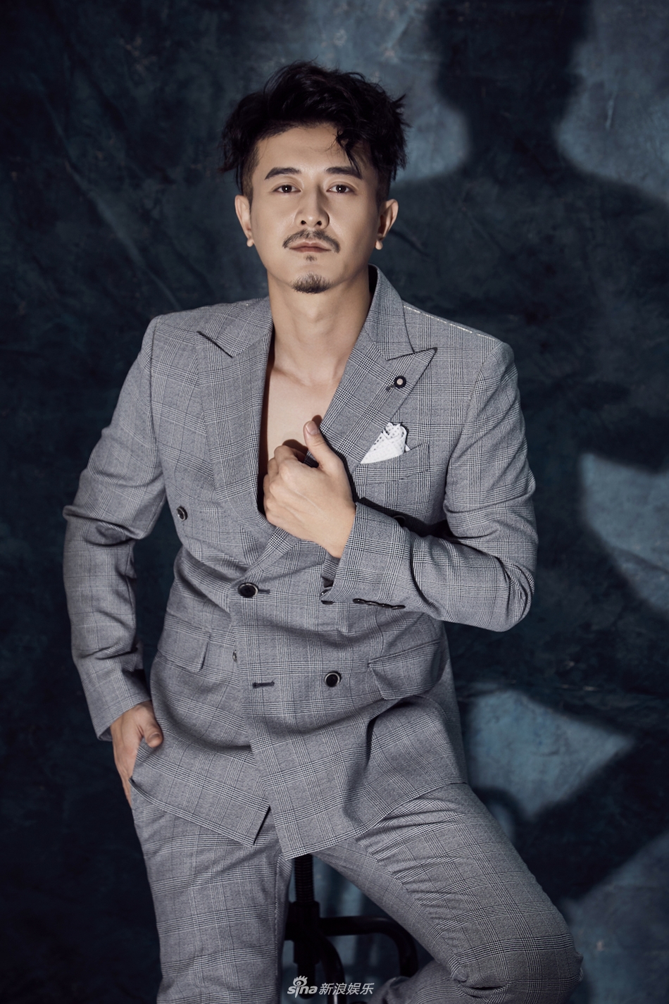 组图:阿楠新年冬日写真大片 精致轮廓显熟男质感_高清图集_新浪网