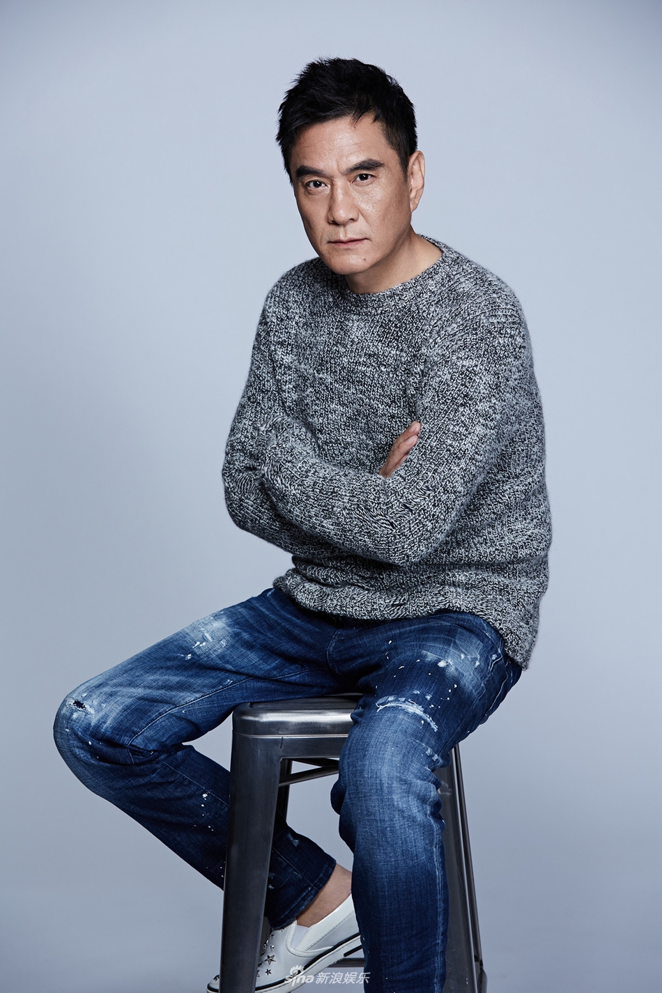 组图:李强曝时尚大片 笑容和煦温暖冬日