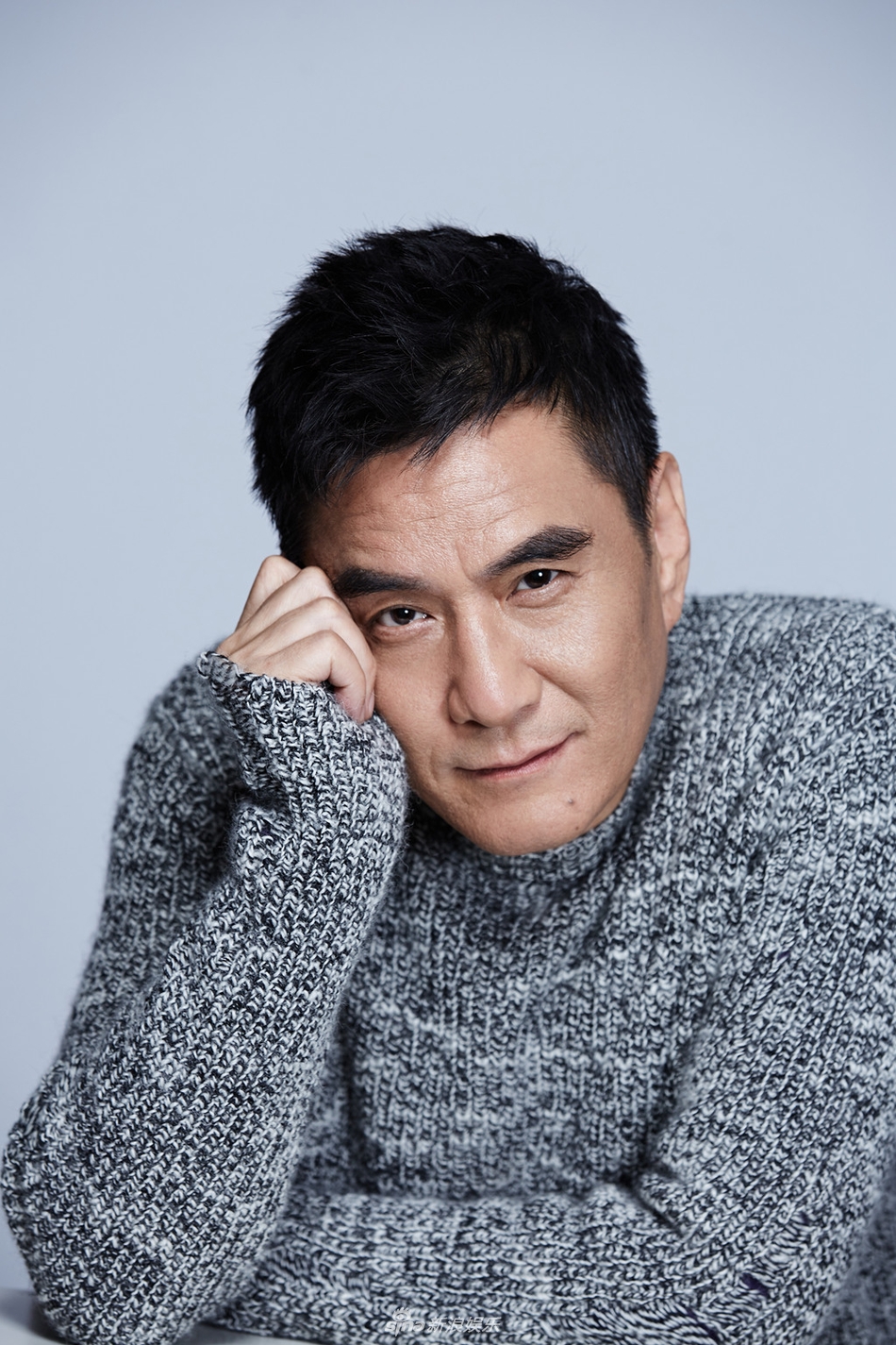 组图:李强曝时尚大片 笑容和煦温暖冬日