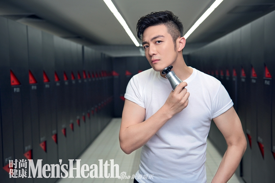 组图:李泽锋曝最新时尚大片 不同look诠释魅力型男