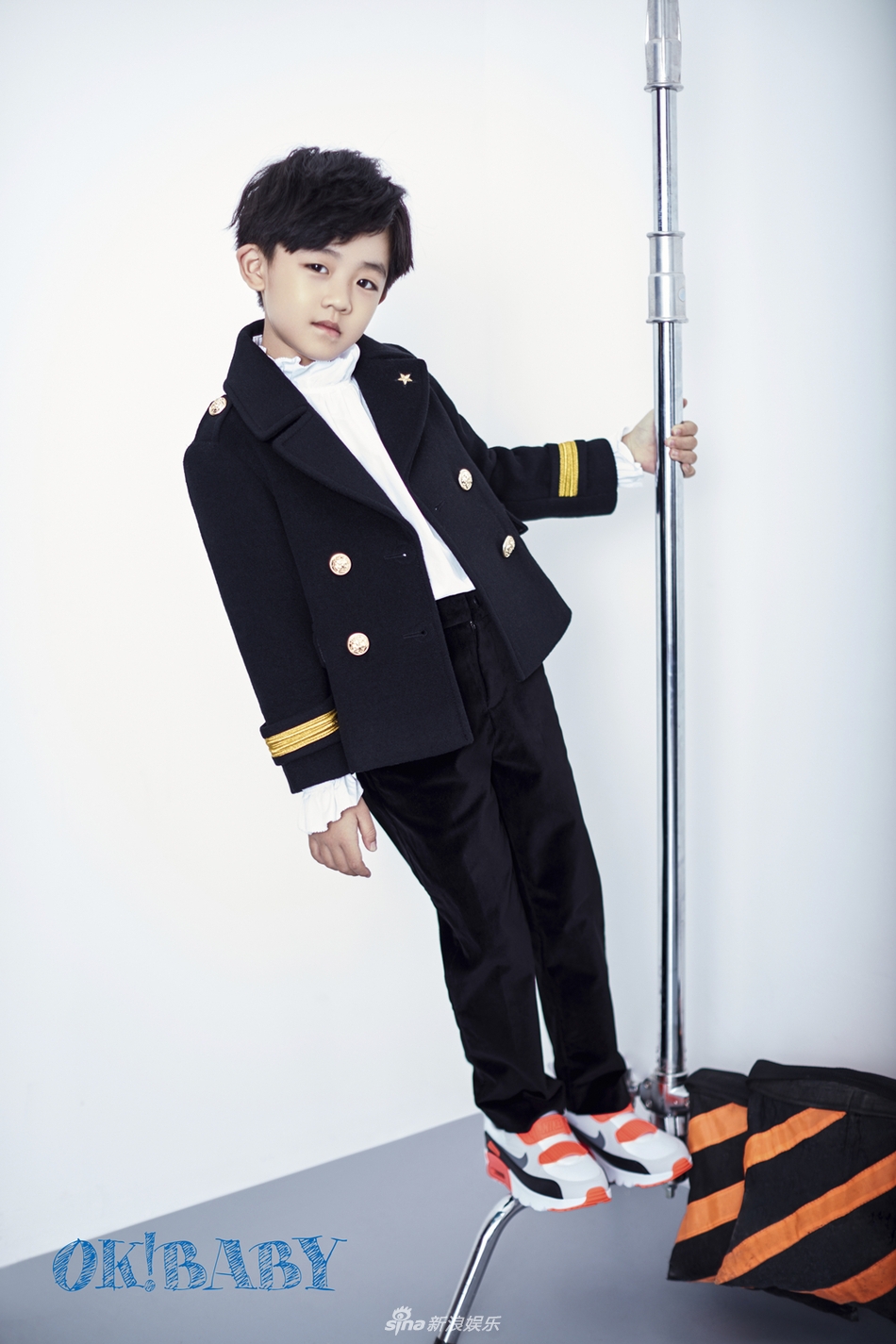 组图:最鲜时装精!吕云骢时尚大片曝光搞怪扮酷