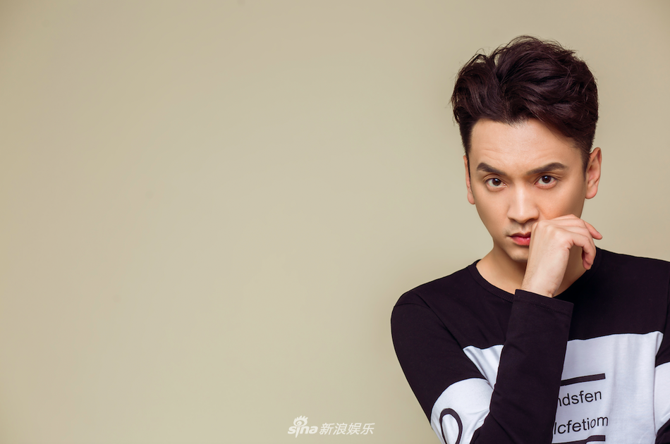 组图:李梓豪全新大片曝光 绅士范儿十足