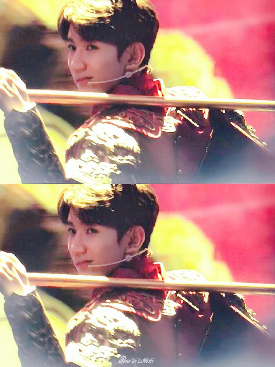 他手拿金箍棒变身美猴王,回眸间潇洒自信,意气风发,让一众网友感叹"