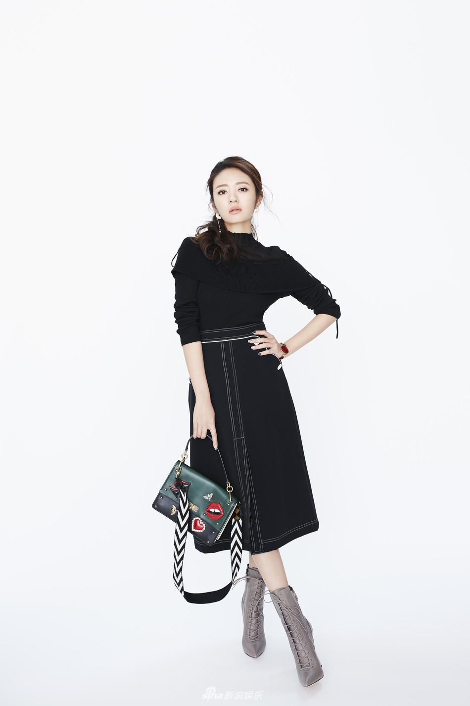 组图:安以轩轻熟风写真曝光 元气满满演绎明朗冬日