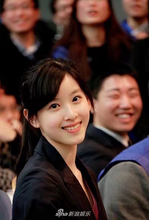 组图:奶茶妹妹章泽天大学旧照曝光 眼神温婉青春水嫩