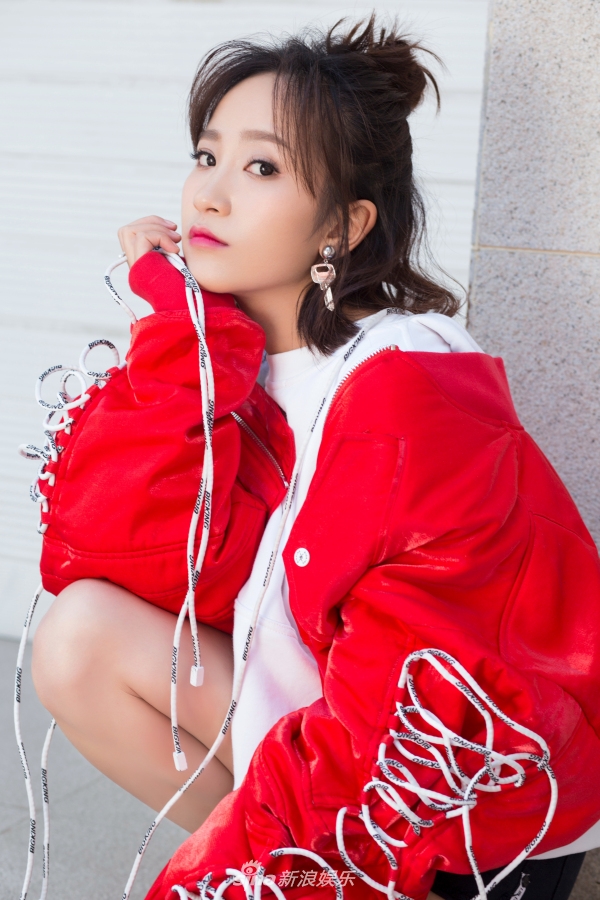 组图:解惠清写真个性穿搭造型抢眼 鬼马俏皮少女感十足_高清图集_新浪